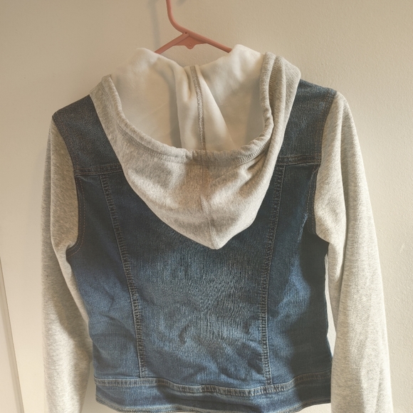 New Girl's Denim Jacket w/Hoodie - Picture 2 of 5